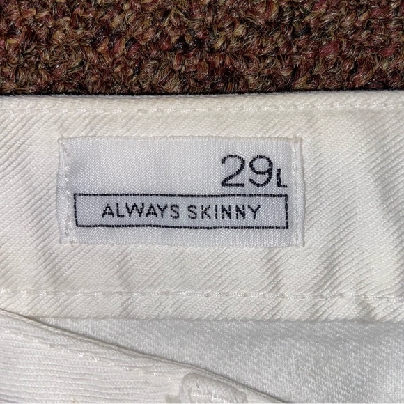 GAP jeans 1969 always skinny in bright white: 29L. Clean like new but broken in. - Picture 2 of 8